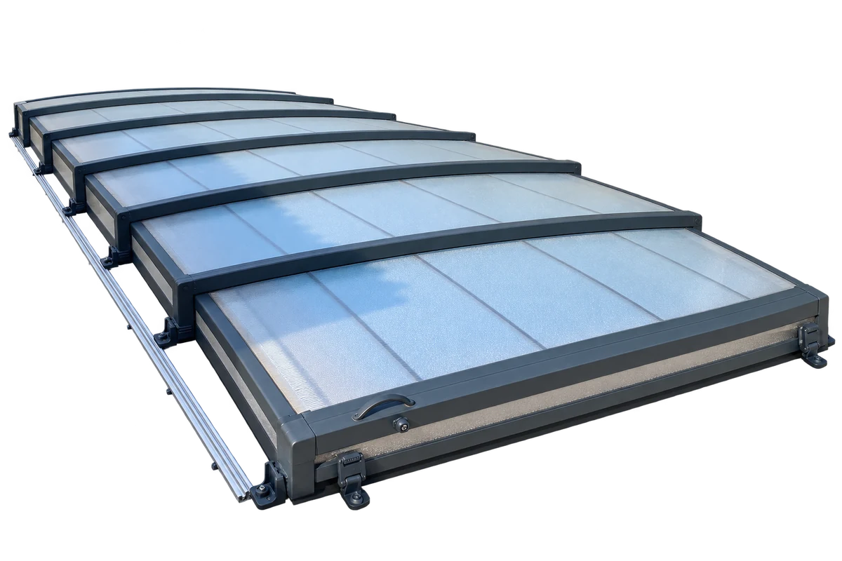 Abri bas télescopique avec ses modules et rails, en aluminium gris